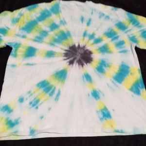 Tie-die T-Shirt No Boundaries Size Med runs big men's or women